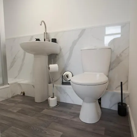 Yss The Church 2 Apartment *